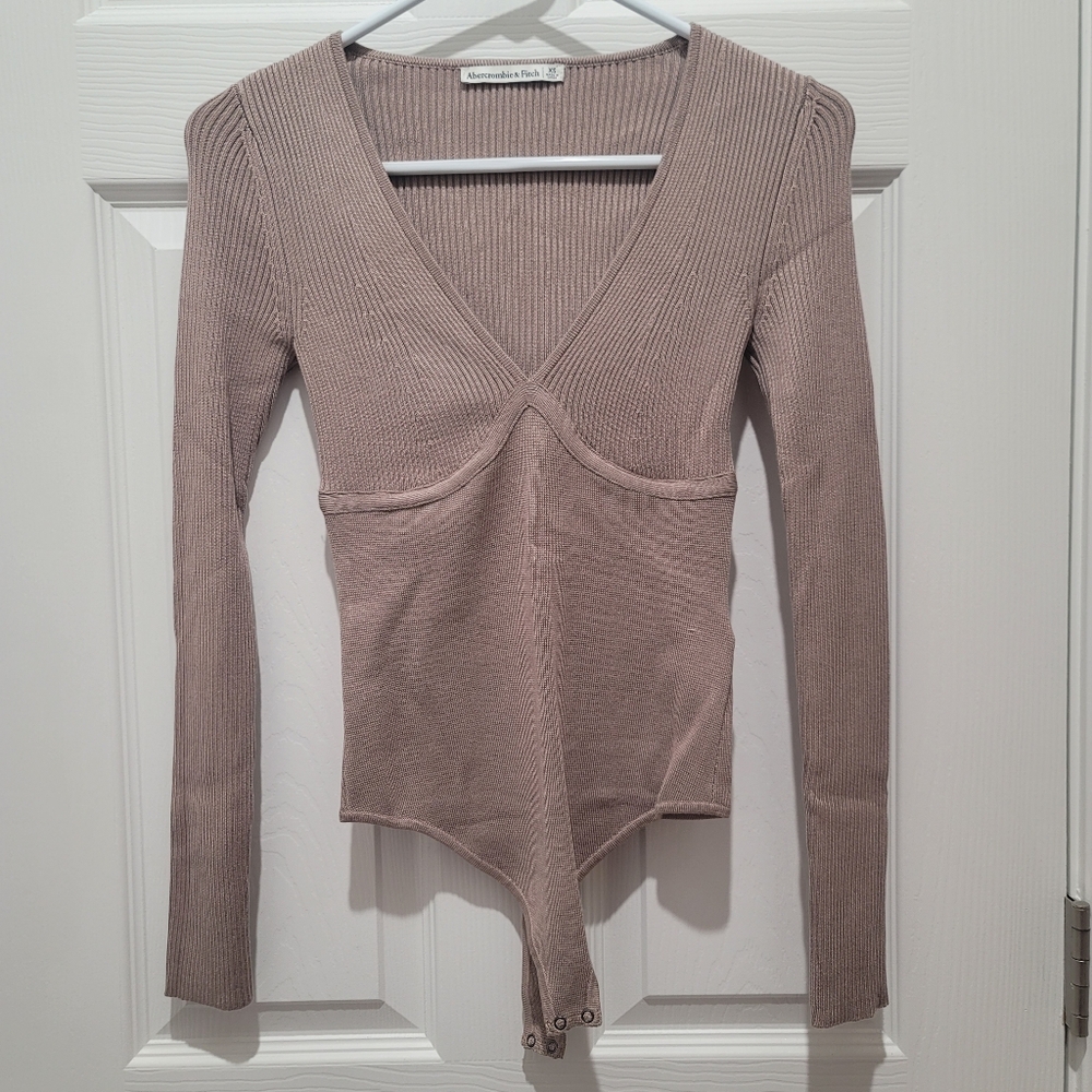NWT Abercrombie Women's Long-Sleeve V-Neck Sweater Brown Bodysuit